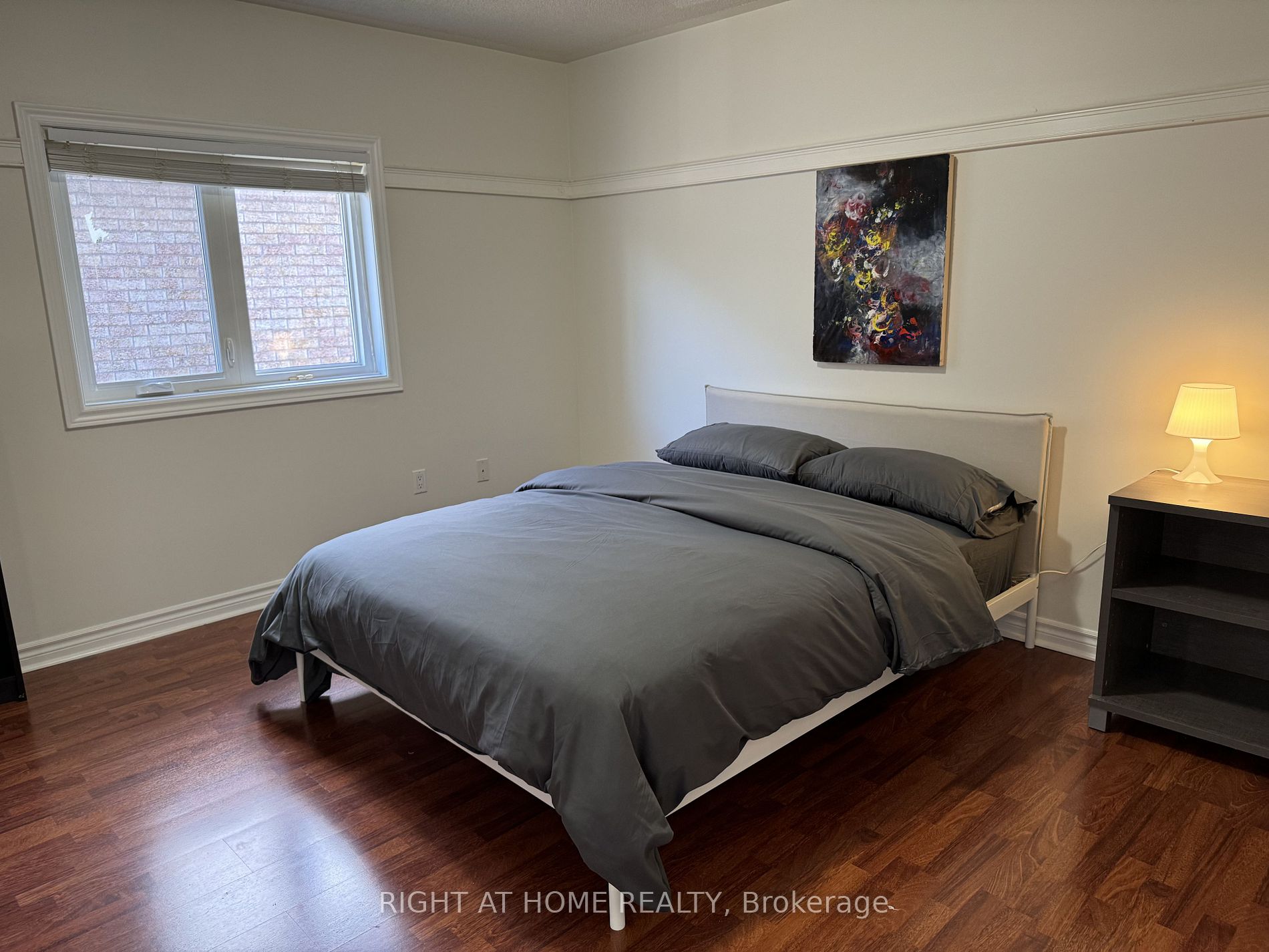 5276 Floral Hill Cres