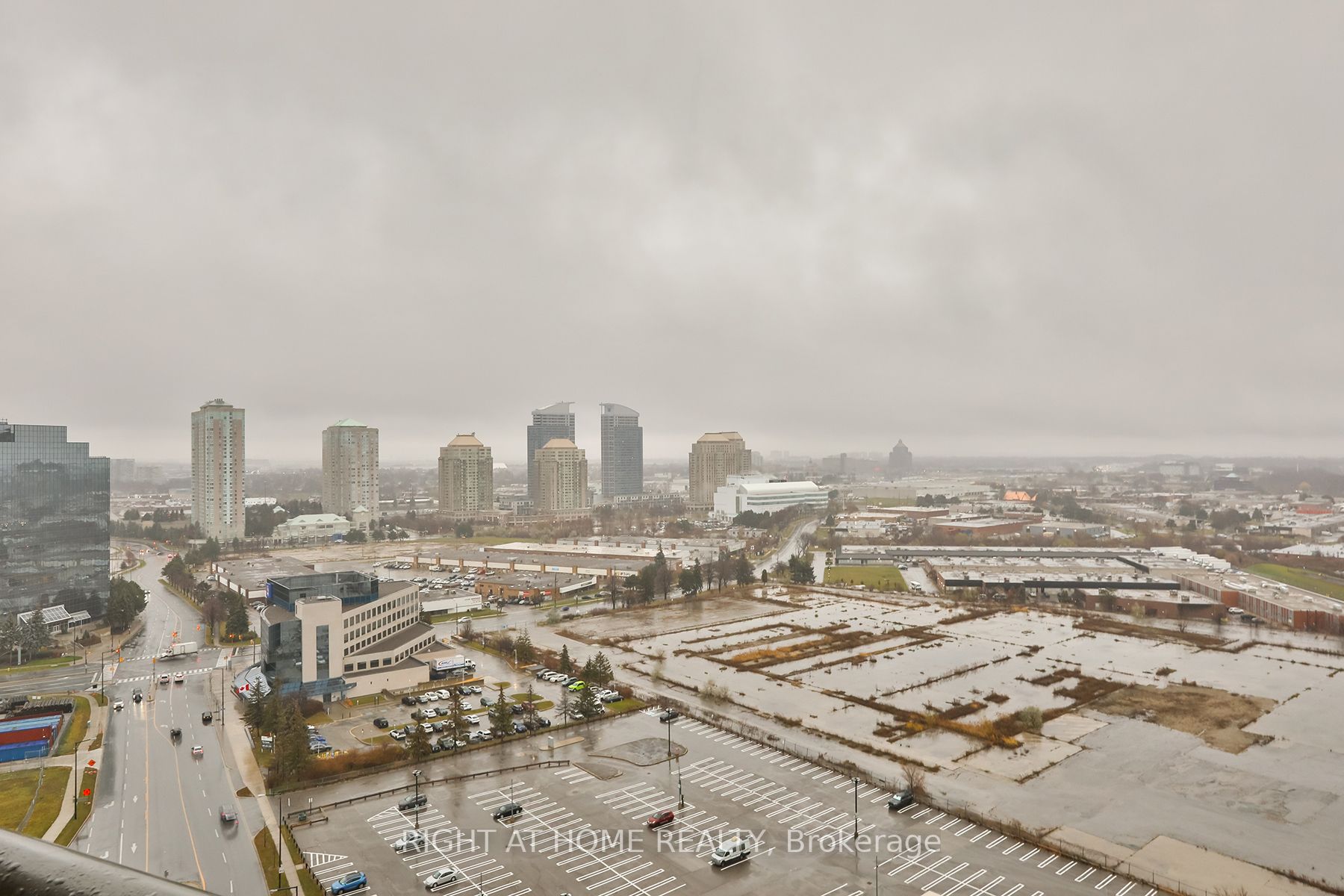 88 Grangeway Ave 2506