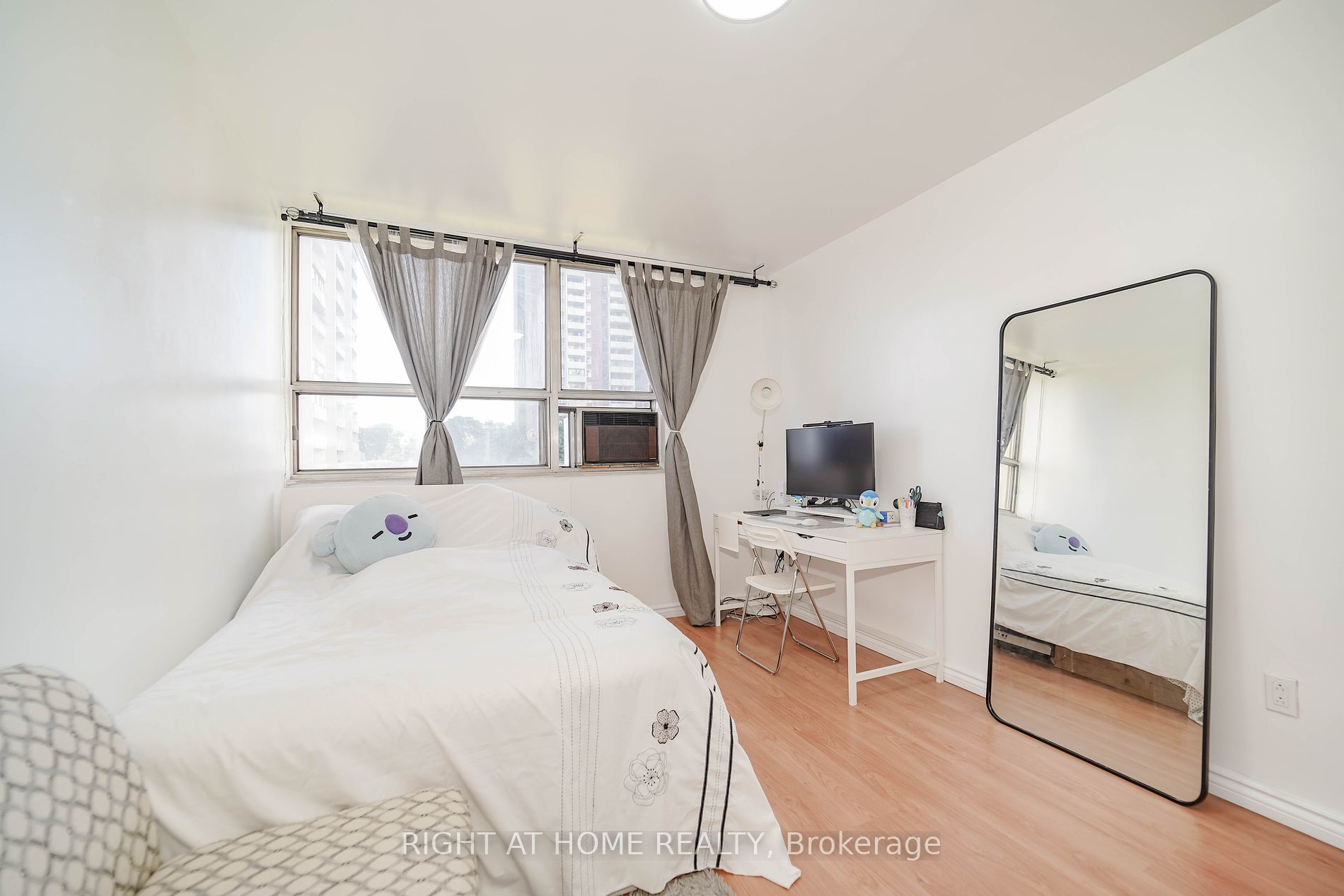 10 Crescent Town Rd 303