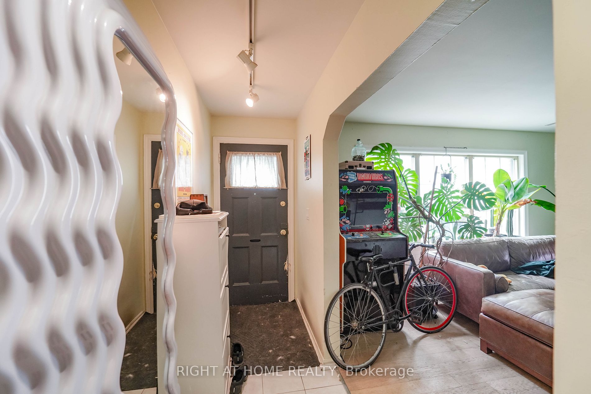 303 Coxwell Ave