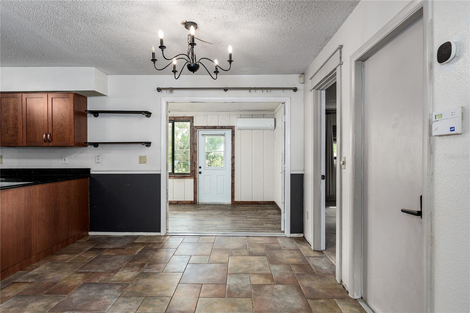 5012 Woodlawn Circle W