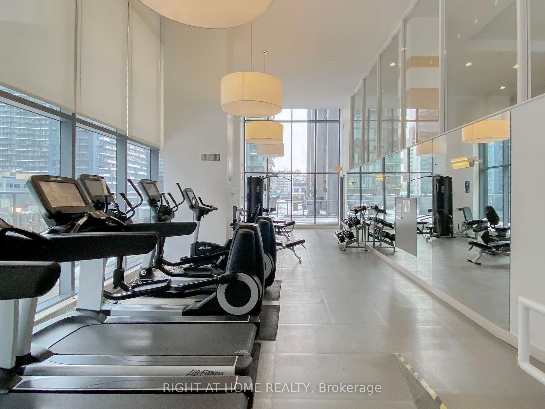295 W Adelaide St 318