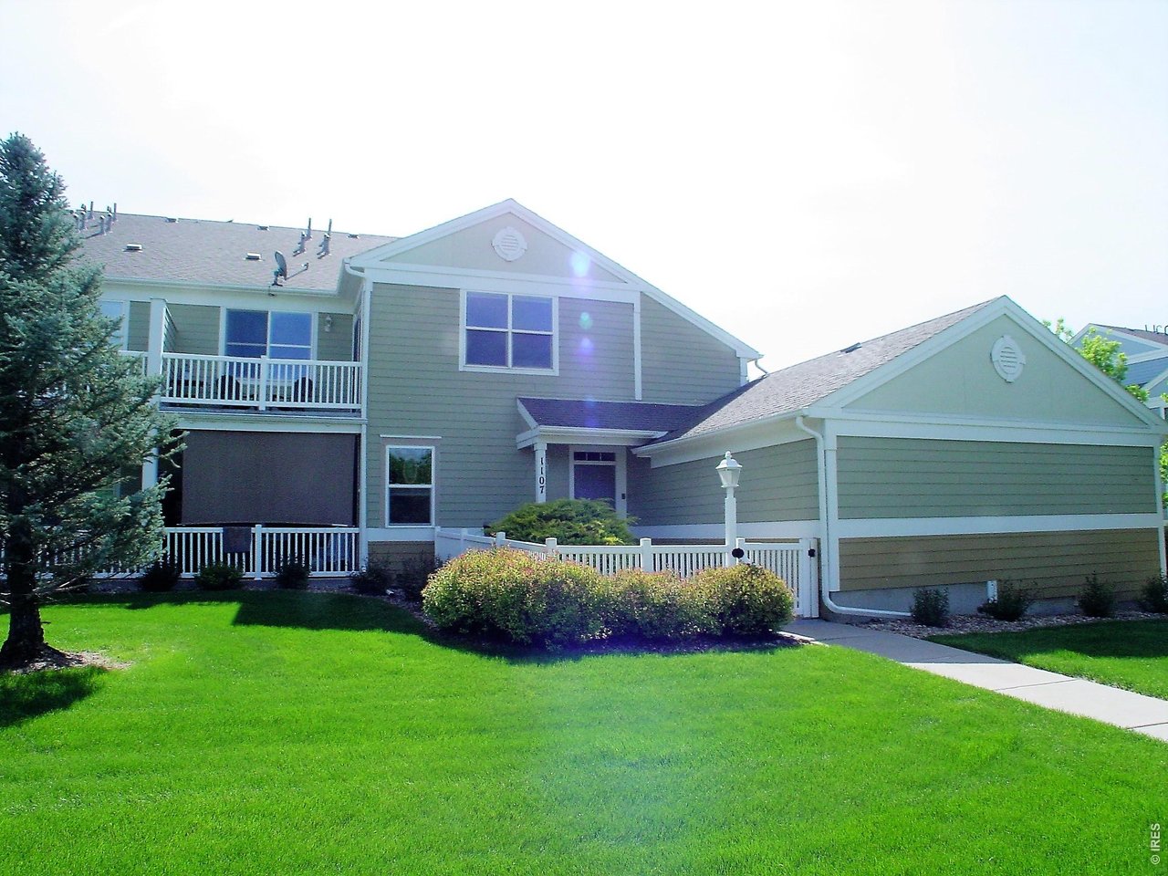 Great opportunity for owner-occupant or investor. NEW FURNACE/AC AND 1 CAR ATTACHED GARAGE! Well-maintained 2BD/2BA ranch-style attached home in Meadowview by McStain. BRIGHT SW FACING END UNIT! FEATURES EXTRA WINDOWS AND OVERLOOKS NEIGHBORHOOD PARK! Open layout with vaulted ceilings, gas fireplace, and large living area. Kitchen includes maple cabinets, gas range, pantry and wood floors. Primary suite with private bath. Balcony/deck and partially fenced outdoor space. Attached 1-car garage. HOA includes exterior maintenance, trash, snow removal and lawn care. Excellent Longmont location with strong rental potential and convenient access to Nelson Rd, shopping and commuter routes.