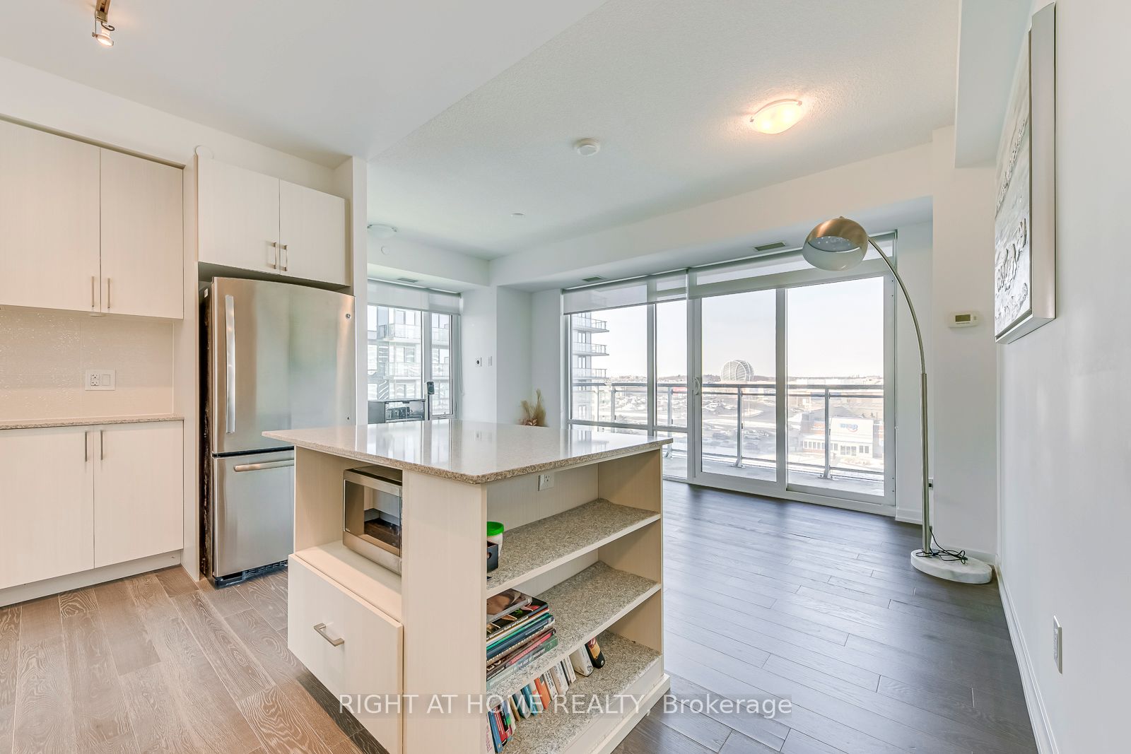 2560 W Eglinton Ave 610