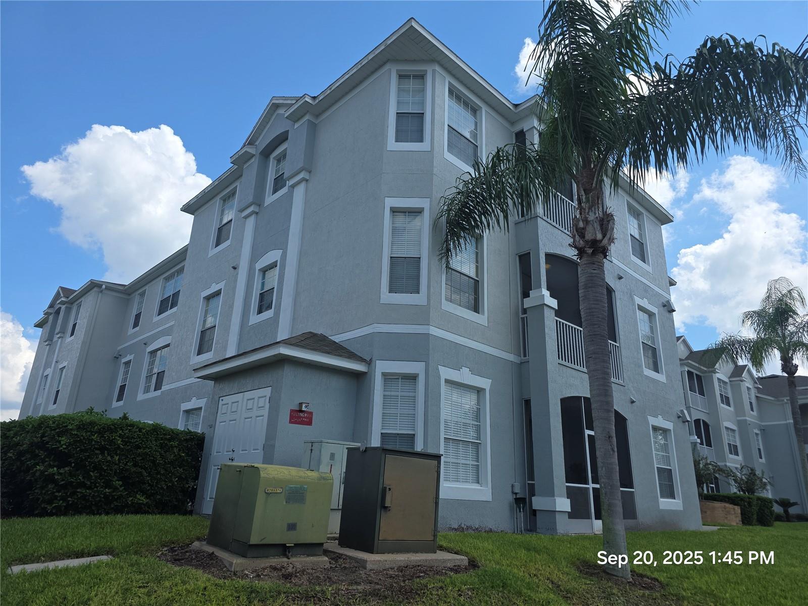 2307 Silver Palm Dr 202