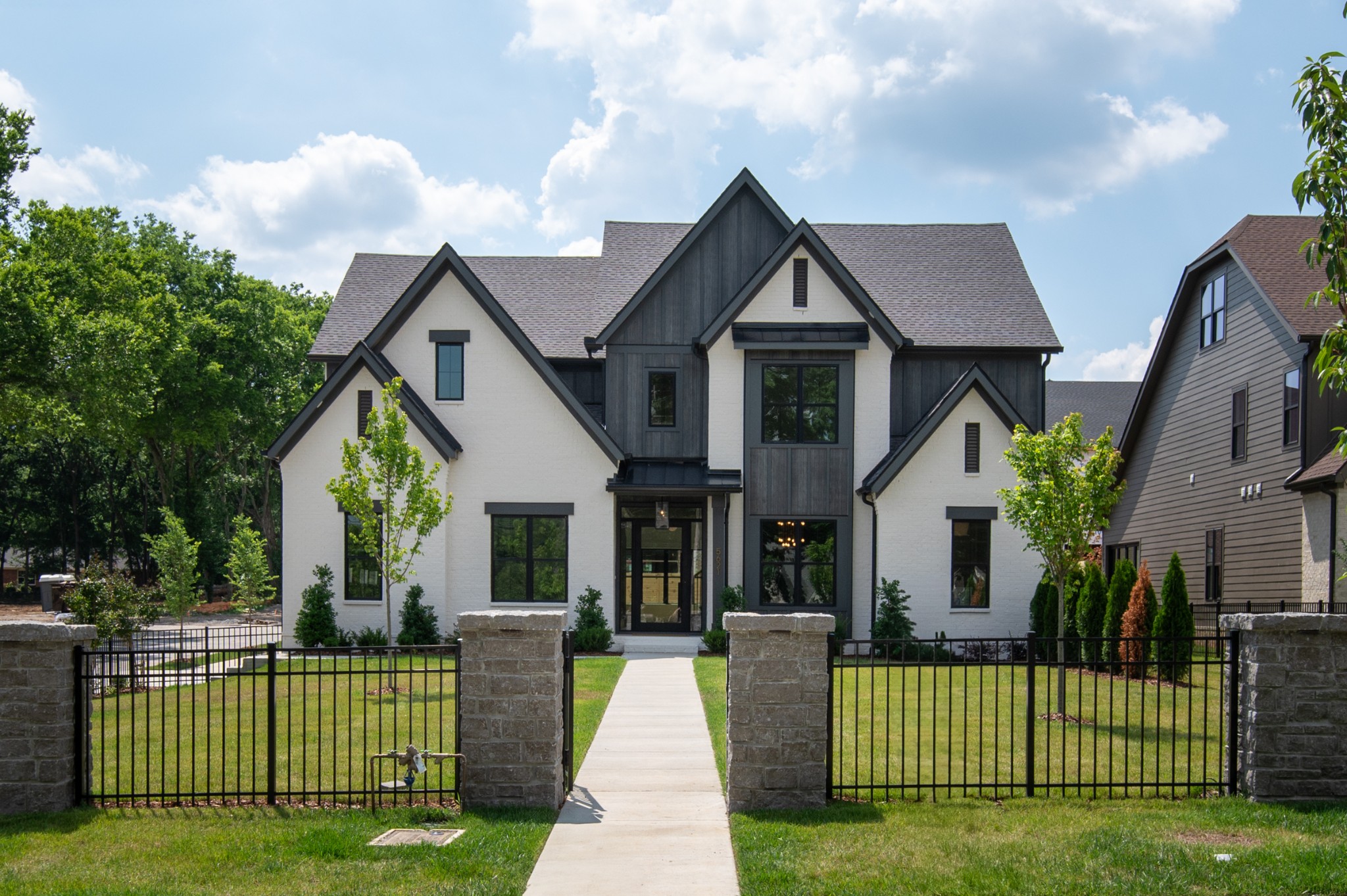 5621 Valley View Rd — sold