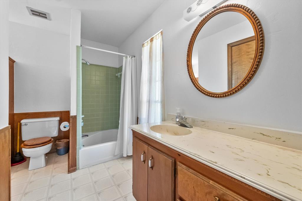 1101 Greenbriar Lane
