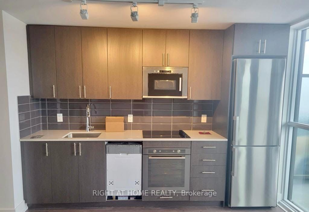 2550 N Simcoe St 1421