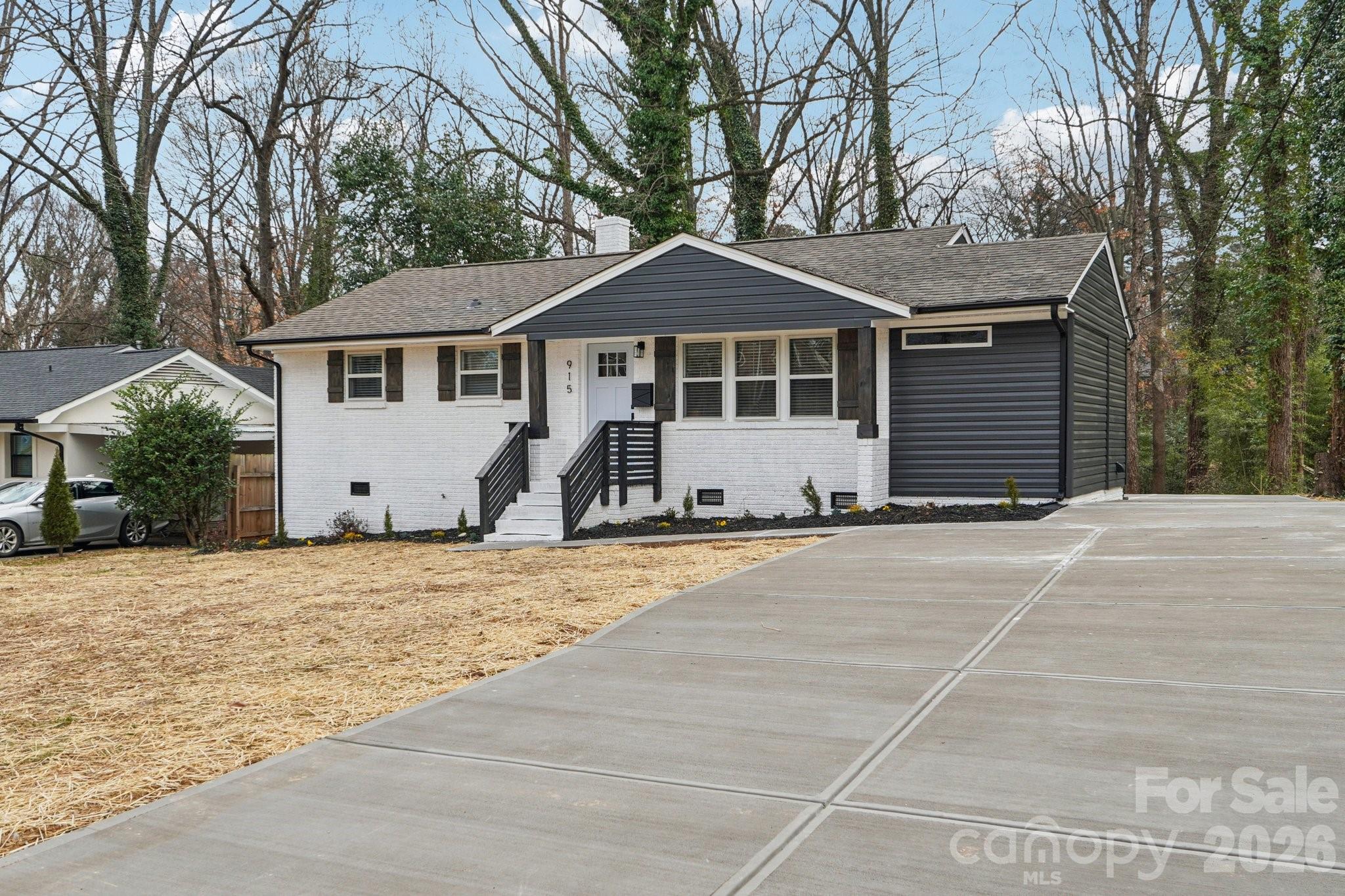 915 Crestmere Street