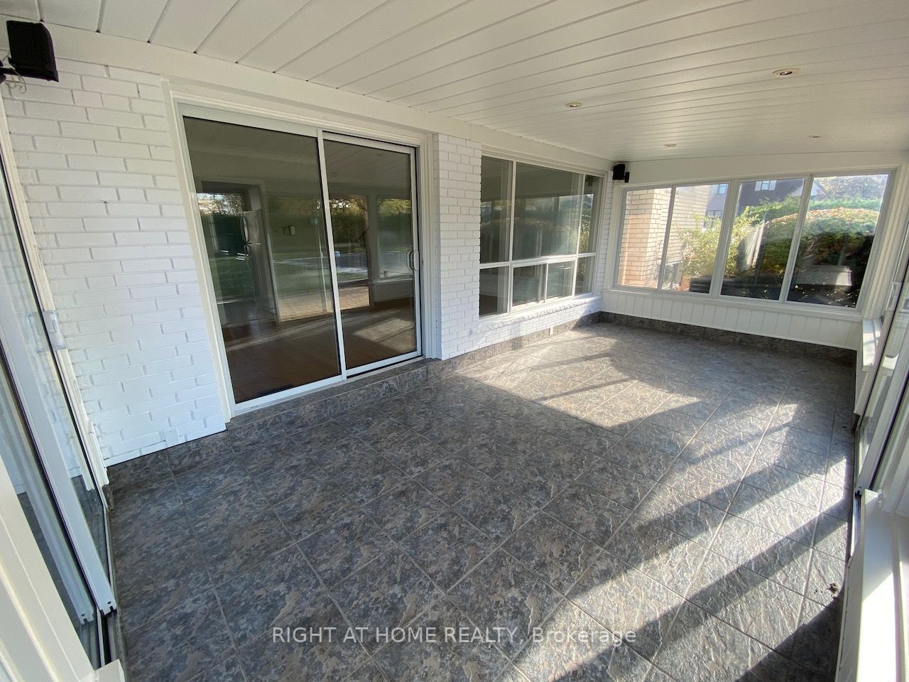 360 Sandlewood Rd