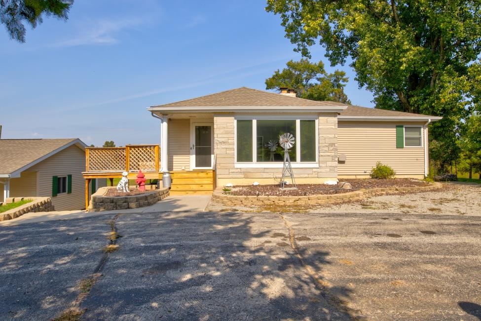 N1201 R3 Drive, MENOMINEE, MI 49858 50281940 Menominee County split level on more than 117