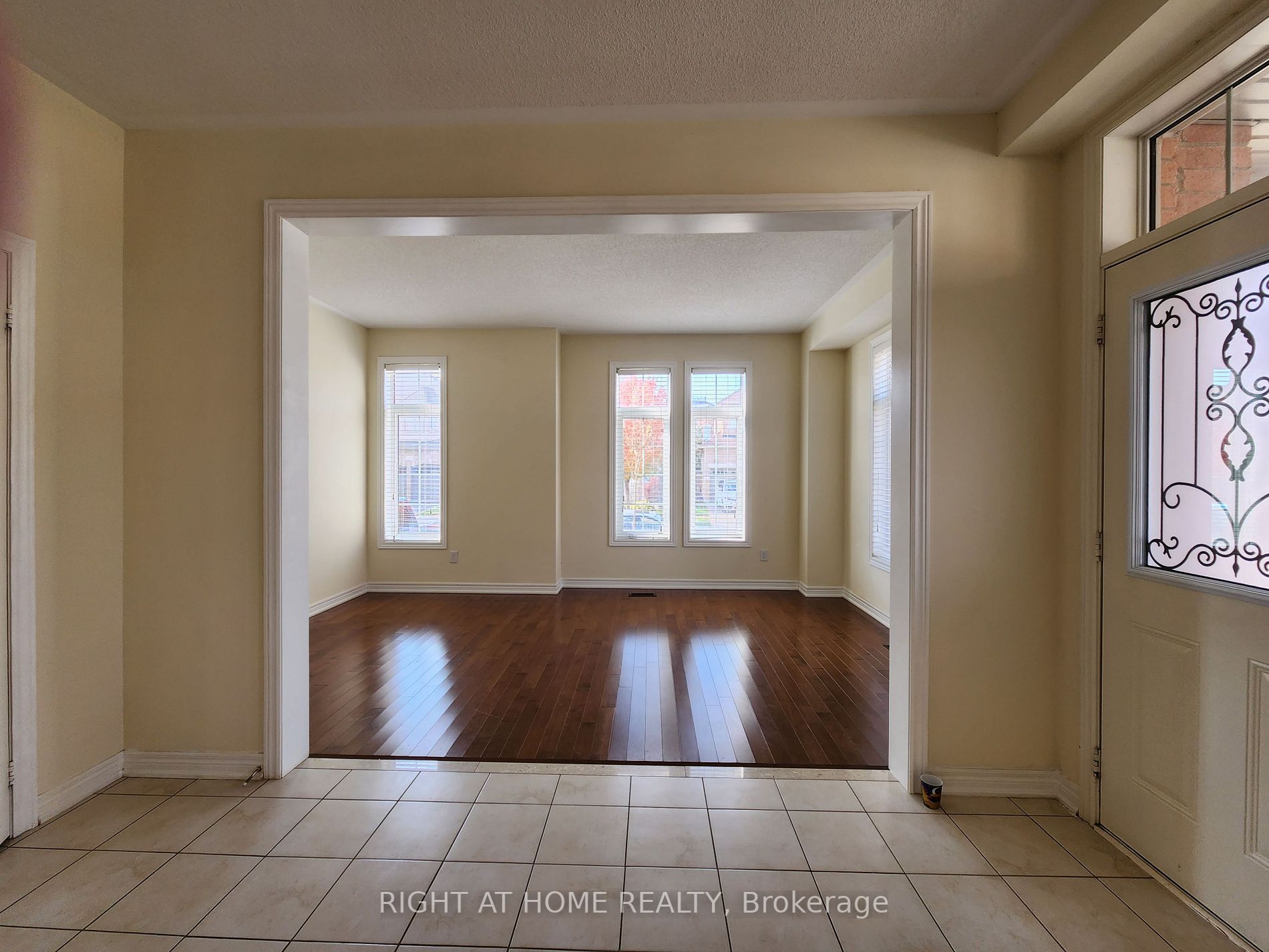 3185 Larry Cres