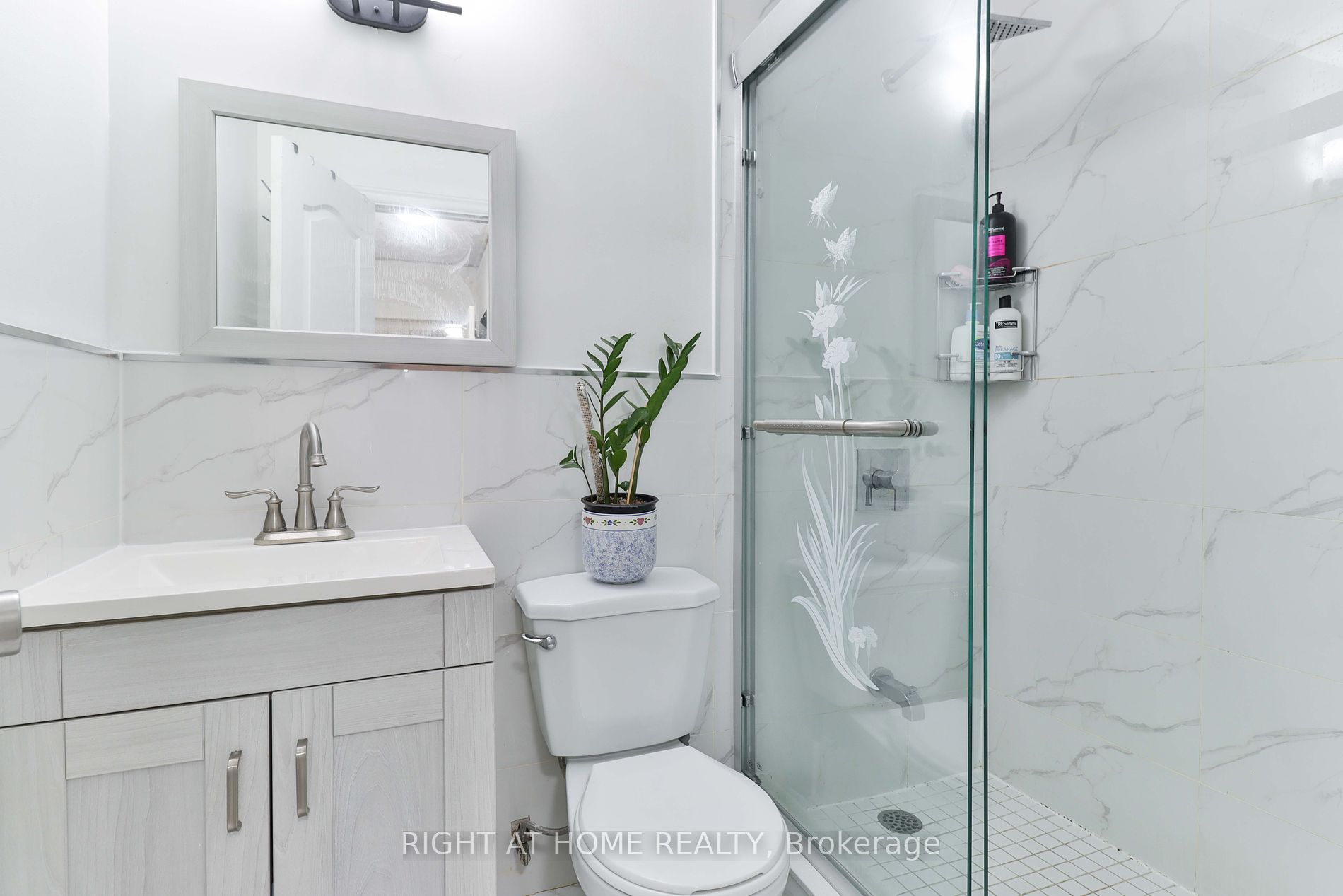 19 London Green Crt 98