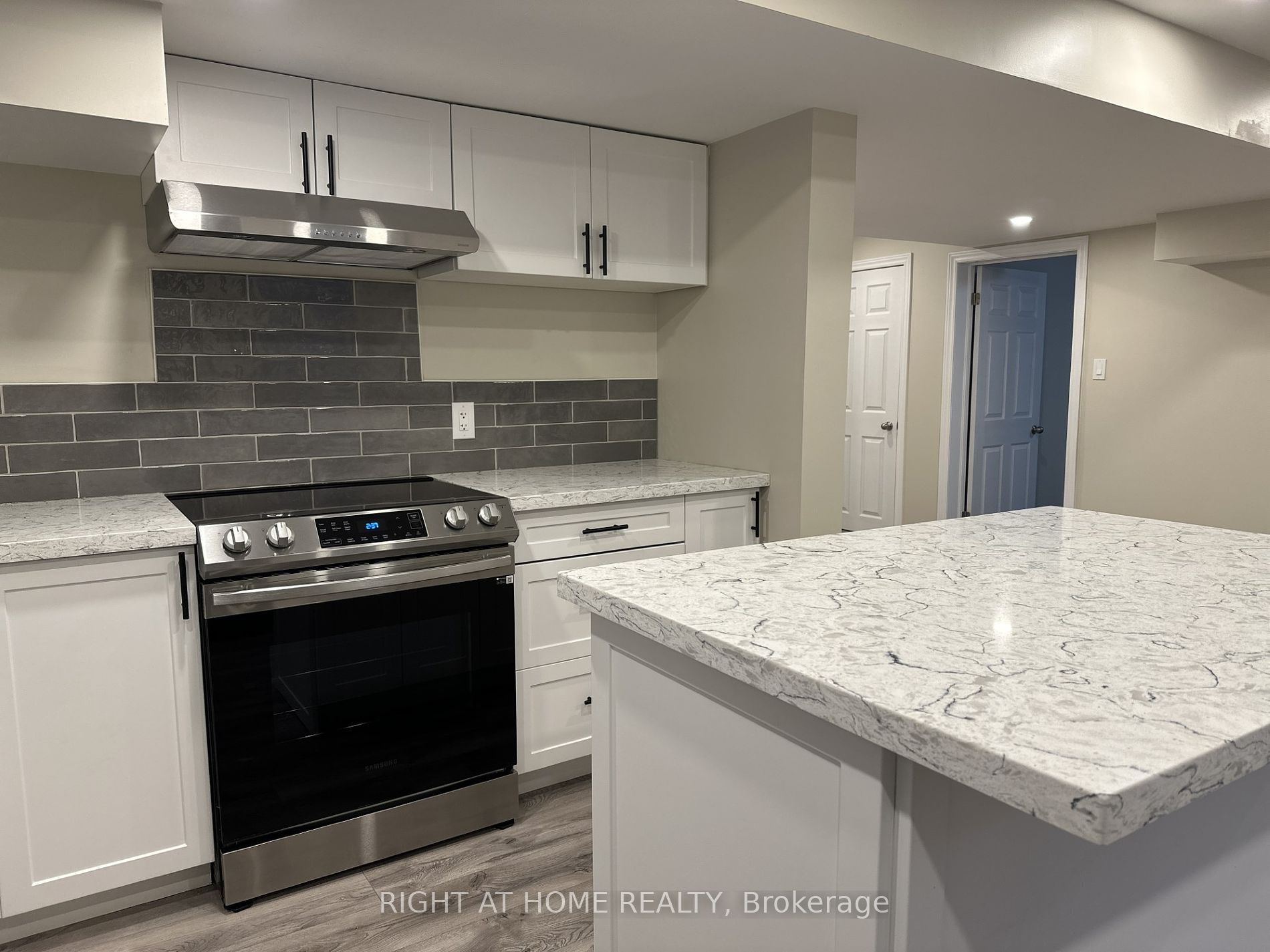 116 Hurst Dr