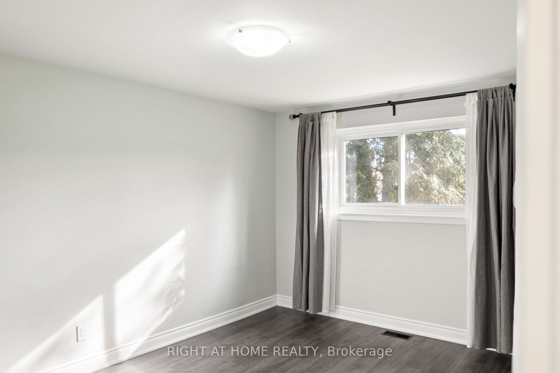 65 Regatta Cres #main