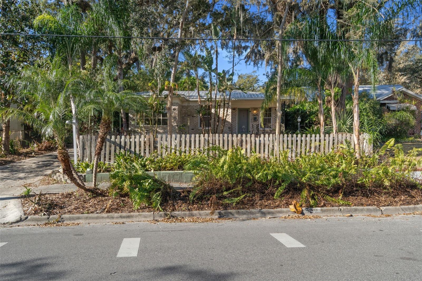 Welcome to 1409 E Park Circle, Tampa! This well-maintained 2 bedroom, 2 bathroom home features an open floor plan designed for comfortable living and entertaining. The kitchen is equipped with granite countertops and stainless steel appliances, offering both style and functionality. Fresh new landscaping enhances curb appeal and creates an inviting outdoor setting. Conveniently located near major roadways, shopping, dining, and everyday amenities, this home provides easy access to downtown Tampa, Ybor City, and surrounding areas. A great opportunity to enjoy modern finishes in a prime Tampa location.