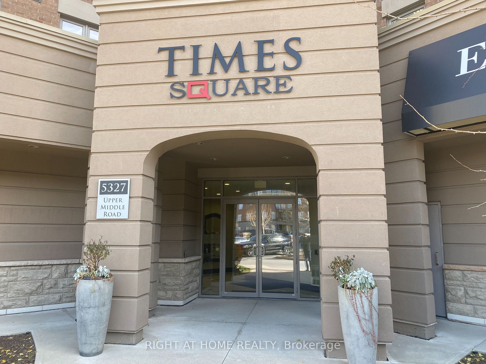 5327 Upper Middle Dr 301