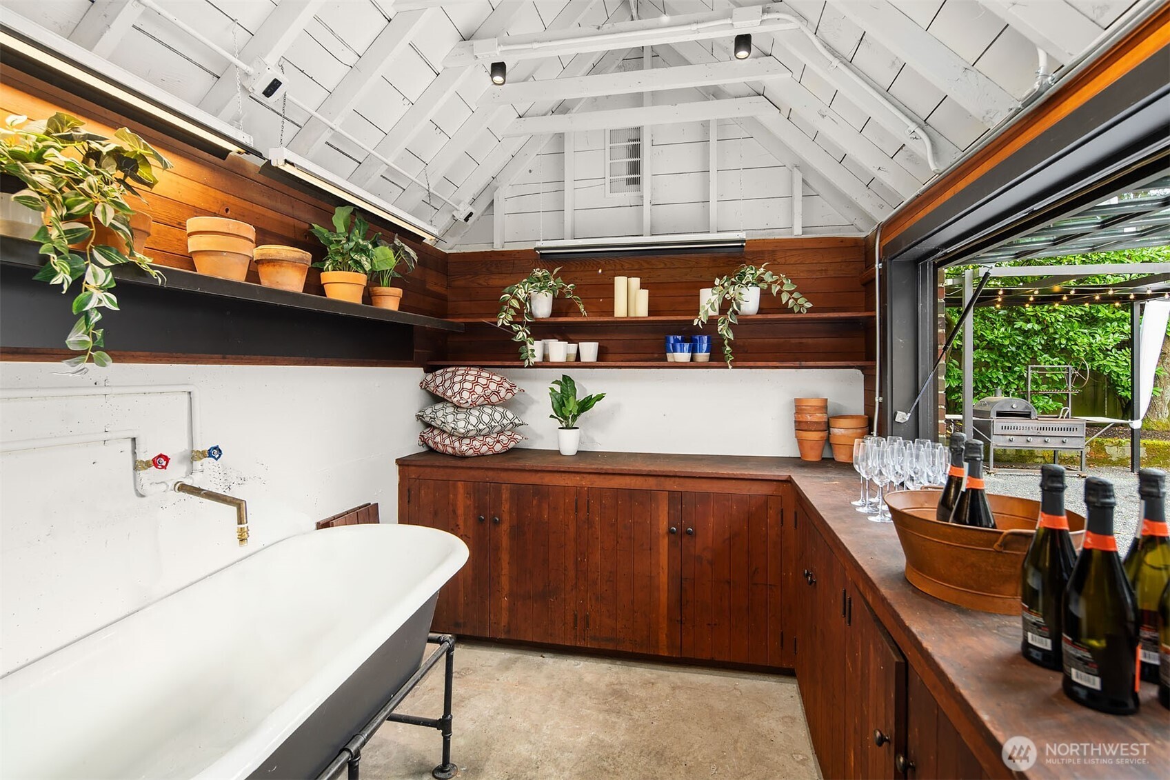 1626 Federal Avenue E