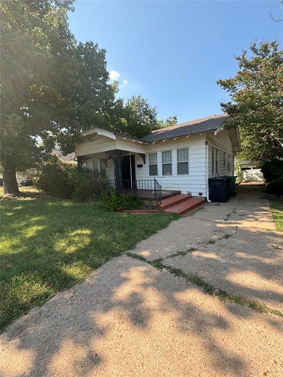 Welcome to 1115 NW 41st Street, Oklahoma City—an excellent investment property in the heart of OKC. Perfectly priced, this home is a prime candidate for your next flip or rental property project. With a classic layout and solid bones, this property offers endless potential to customize and upgrade to your liking. Located in a desirable neighborhood, close to amenities, schools, and easy access to major highways, this is the perfect chance to invest in a rapidly growing area. Don’t miss out on this fantastic opportunity!