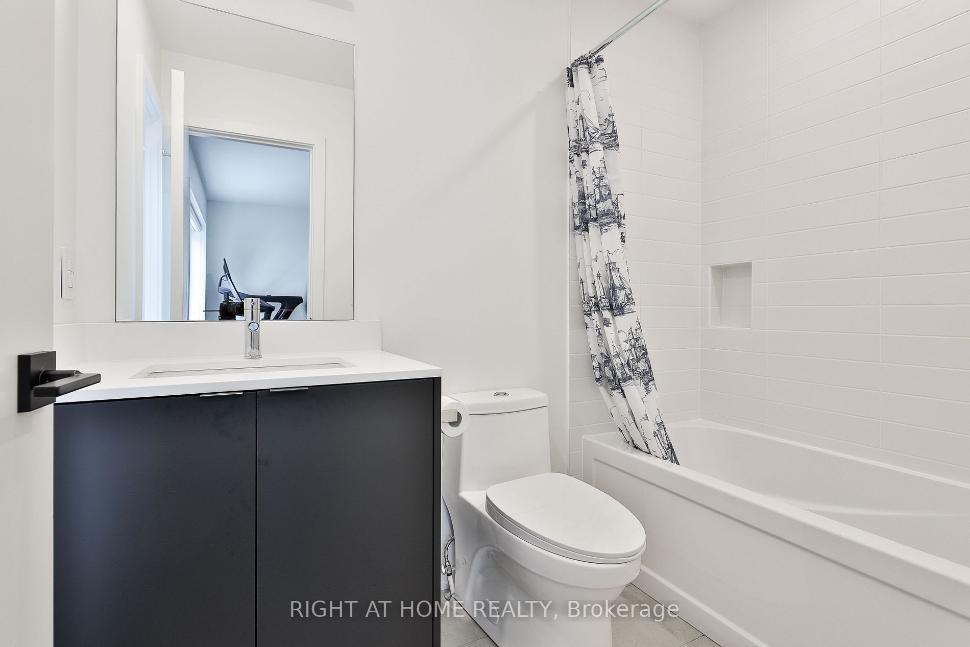 74 Dovercourt Rd Laneway