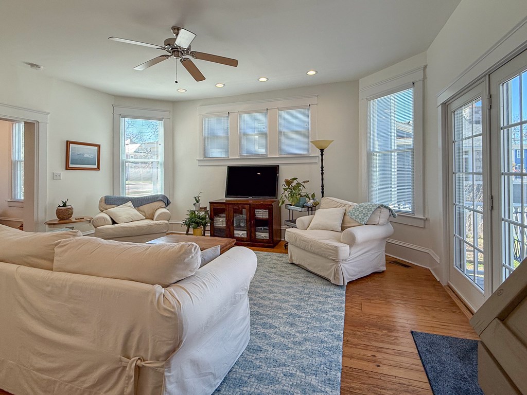609 Monroe Ave 247