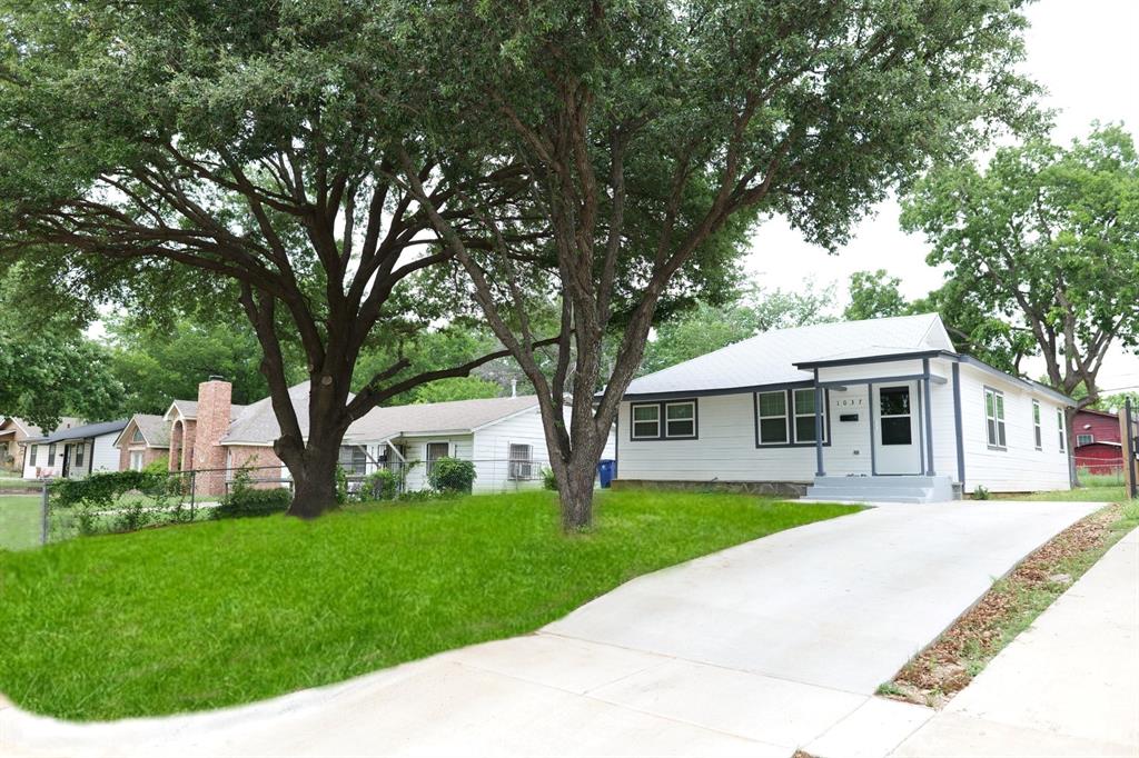 Don't miss this stunning, newly renovated home! The seller has invested over $100,000 in upgrades, transforming this family gem into a dream home. Check out the highlights! A newly constructed Jack and Jill bathroom. A modern kitchen with new appliances. All you need to bring is your refrigerator!
Beautifully refinished floors throughout with carpet in the bedrooms. A newly paved concrete driveway. A new roof, AC unit, and repaired foundation for your peace of mind! Located in the heart of Fort Worth's historic district, this home offers easy access to Highway 35 and is just minutes from downtown! Plus, it's within walking distance to Morningside Elementary School, making it perfect for families with young children. Schedule a showing today and bring your clients – this home won't last long!
