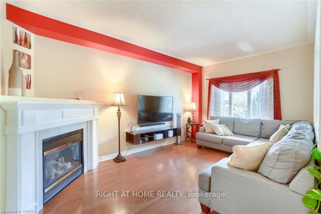 3020 Hawktail Cres