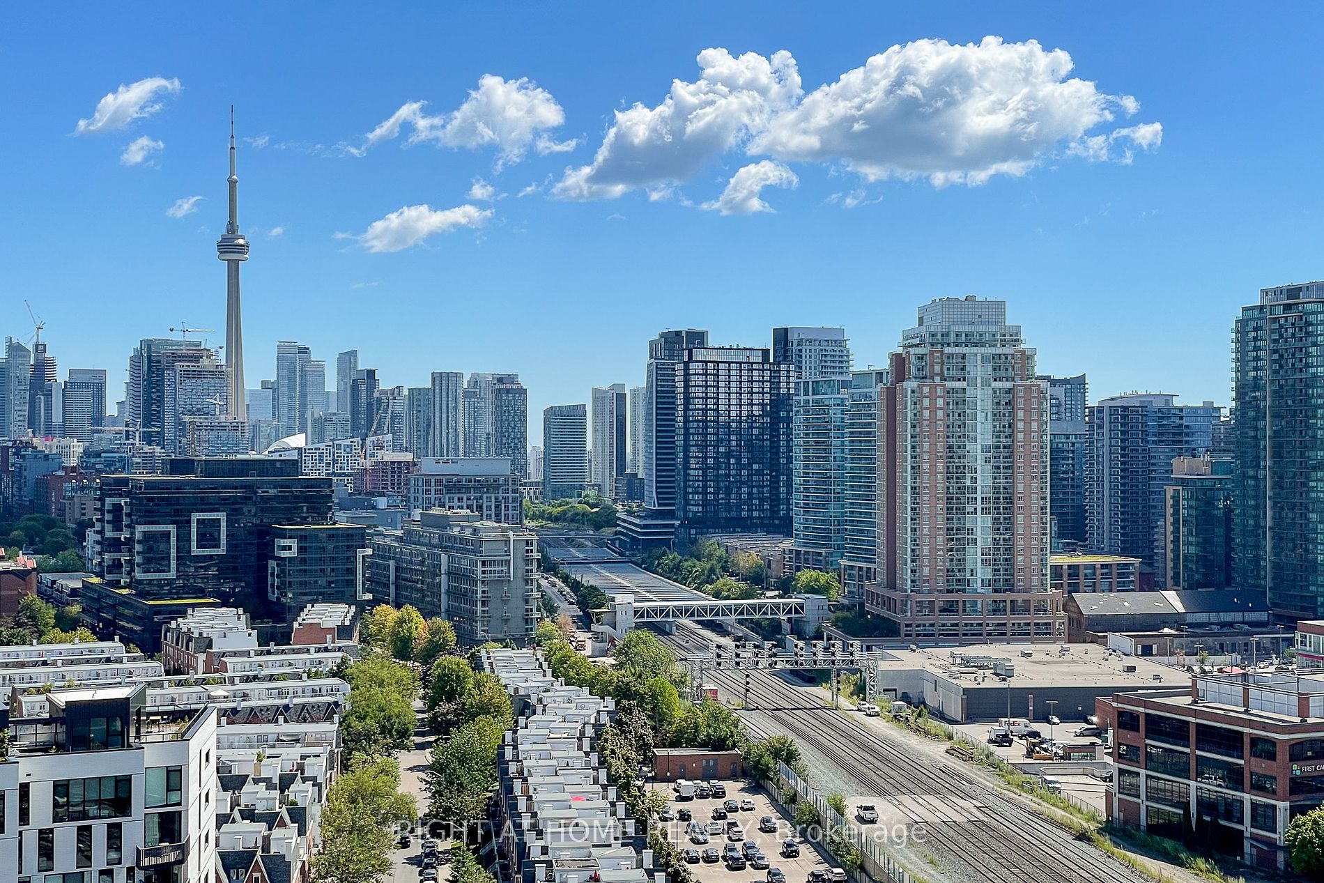 36 Lisgar St 2110E