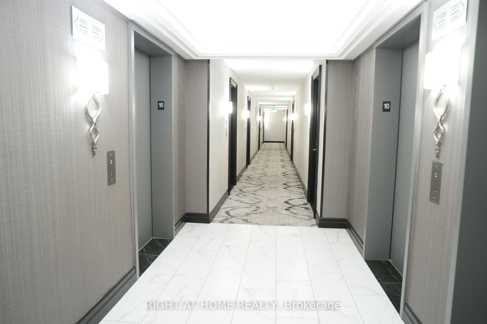 61 N Town Centre Crt 1004