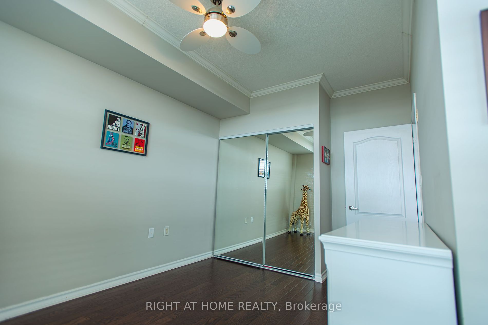 3830 Bathurst St 805