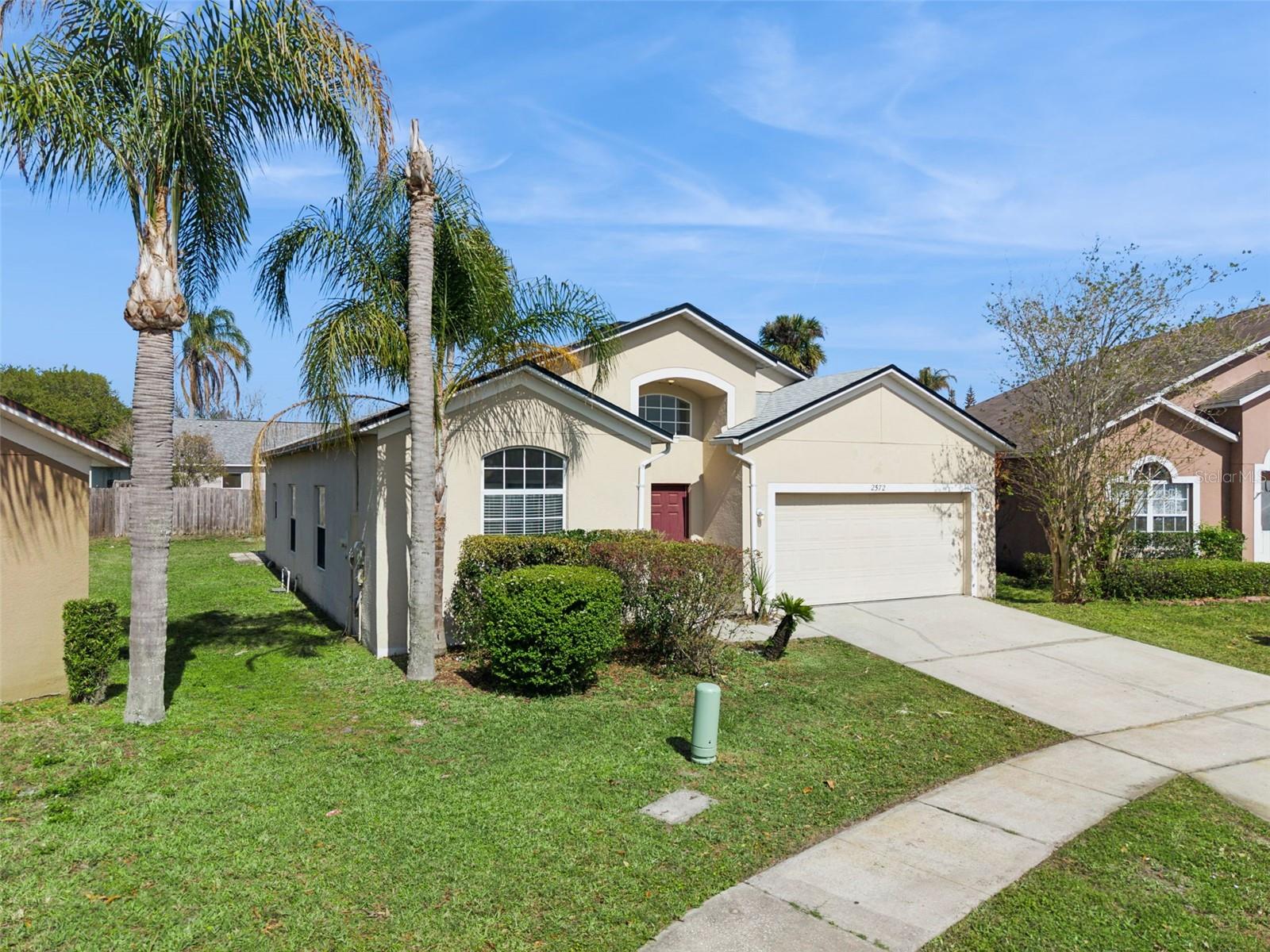 Freshly updated 3-bedroom, 2-bath home with 2-car garage on a quiet street in desirable Chase Groves of Lake Mary. Light and bright with fresh interior paint, brand new carpet, and a clean neutral palette, this move-in ready home offers a functional split-bedroom floor plan, spacious living and dining areas, and a large eat-in kitchen with ample cabinet and counter space that opens to the main living areas. The primary suite features a garden tub, separate walk-in shower, and spacious ensuite bath. Additional highlights include an inside utility room and open patio. Conveniently located near shopping, dining, top-rated schools, and major roadways. Marketed with 30+ photos, AI video tour, and interactive floor plan.