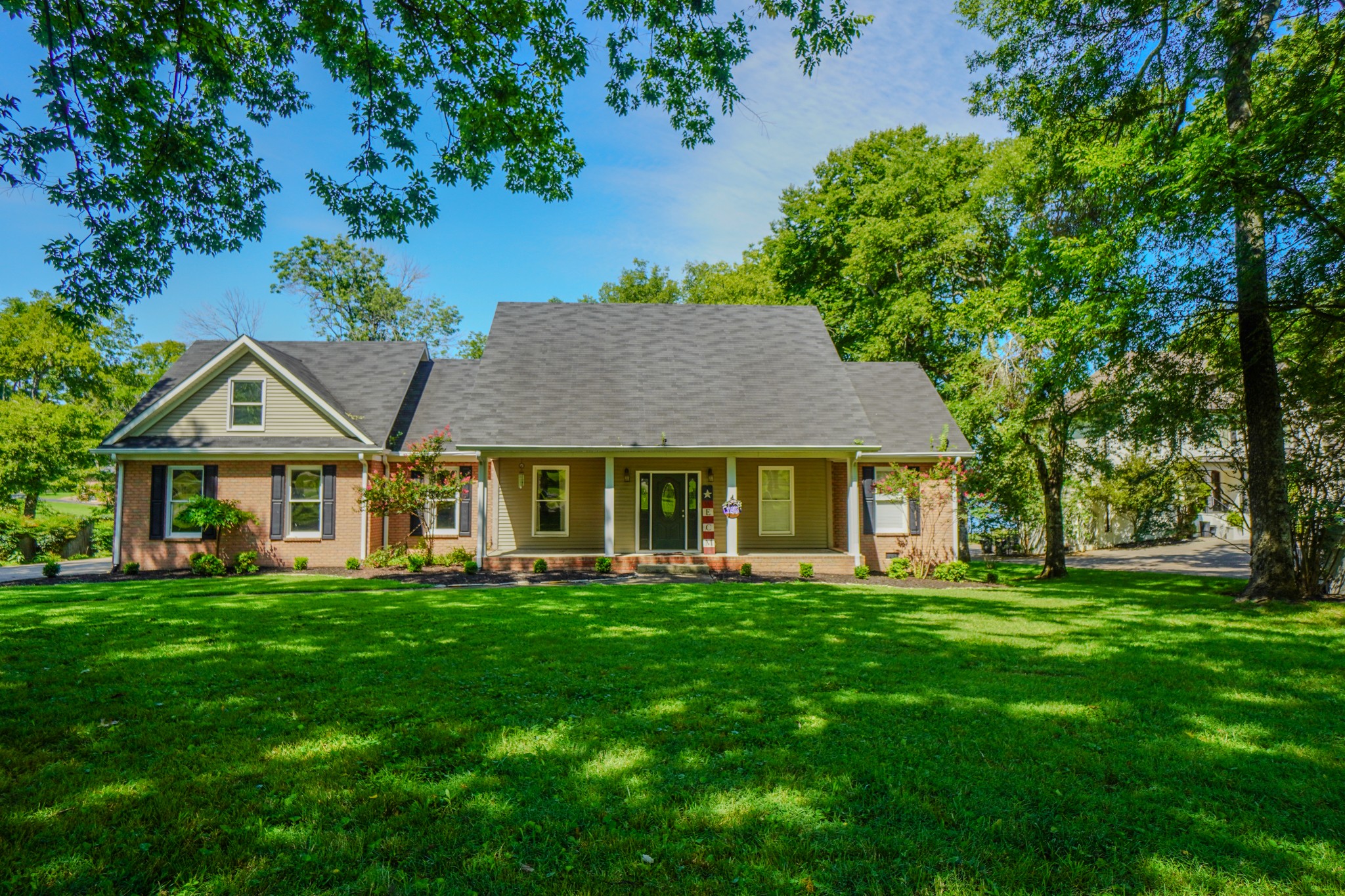 242 Lake Terrace Dr
