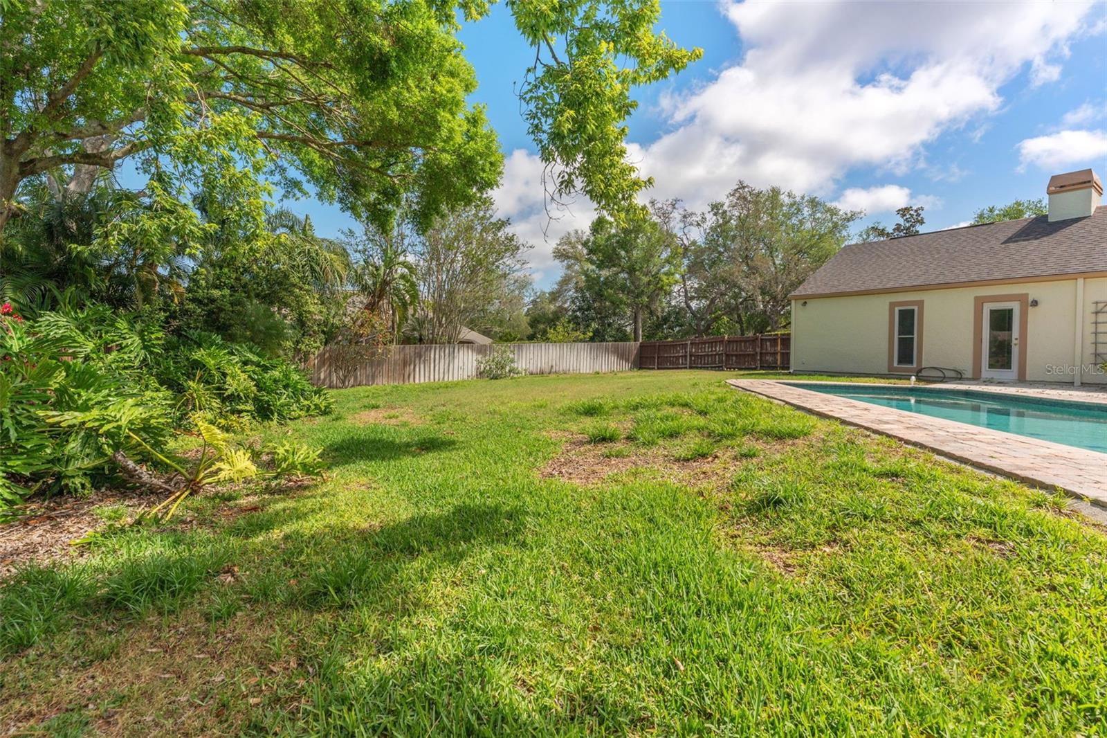 1591 Chestnut Court W