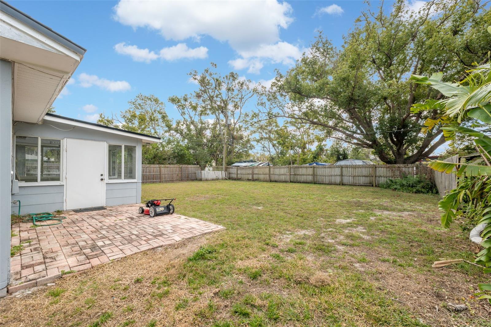 1295 Lakeview Road