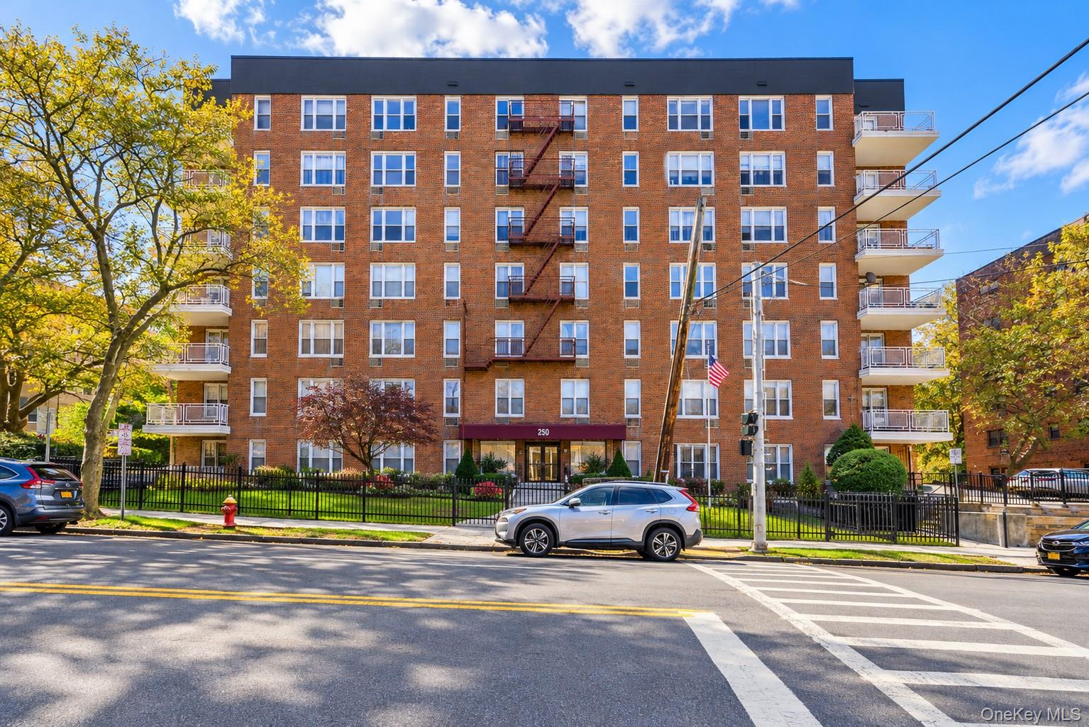 250 N Broadway 5B