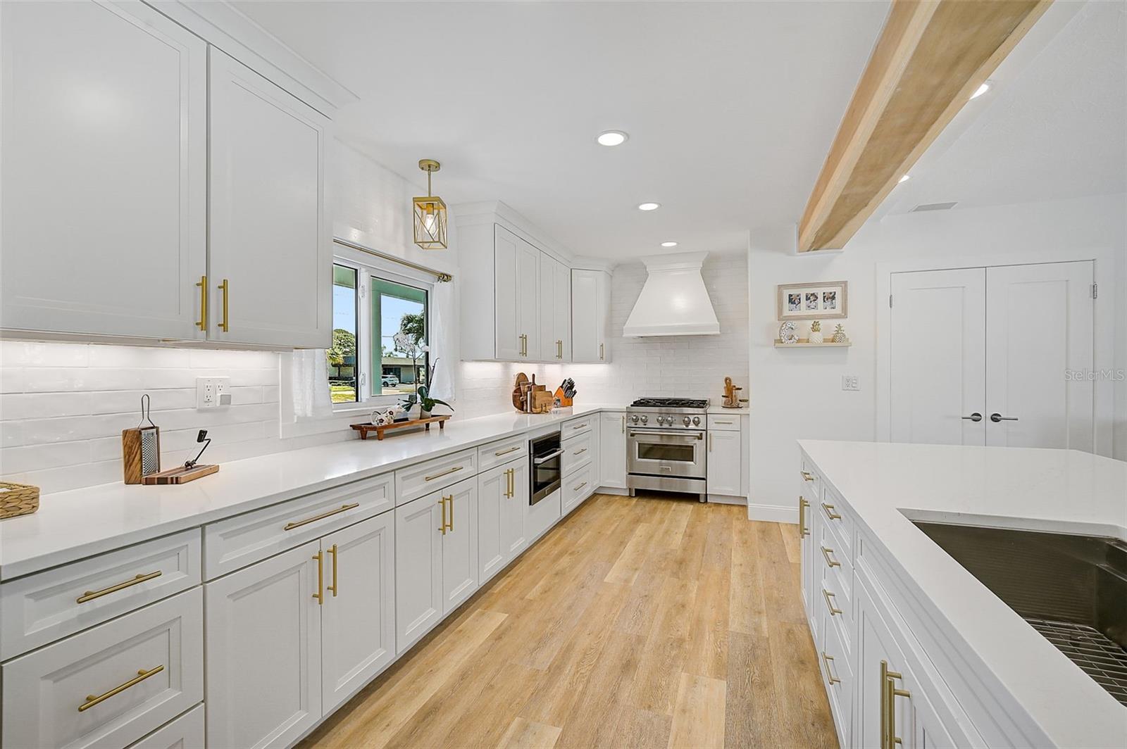 400 Nokomis Avenue S