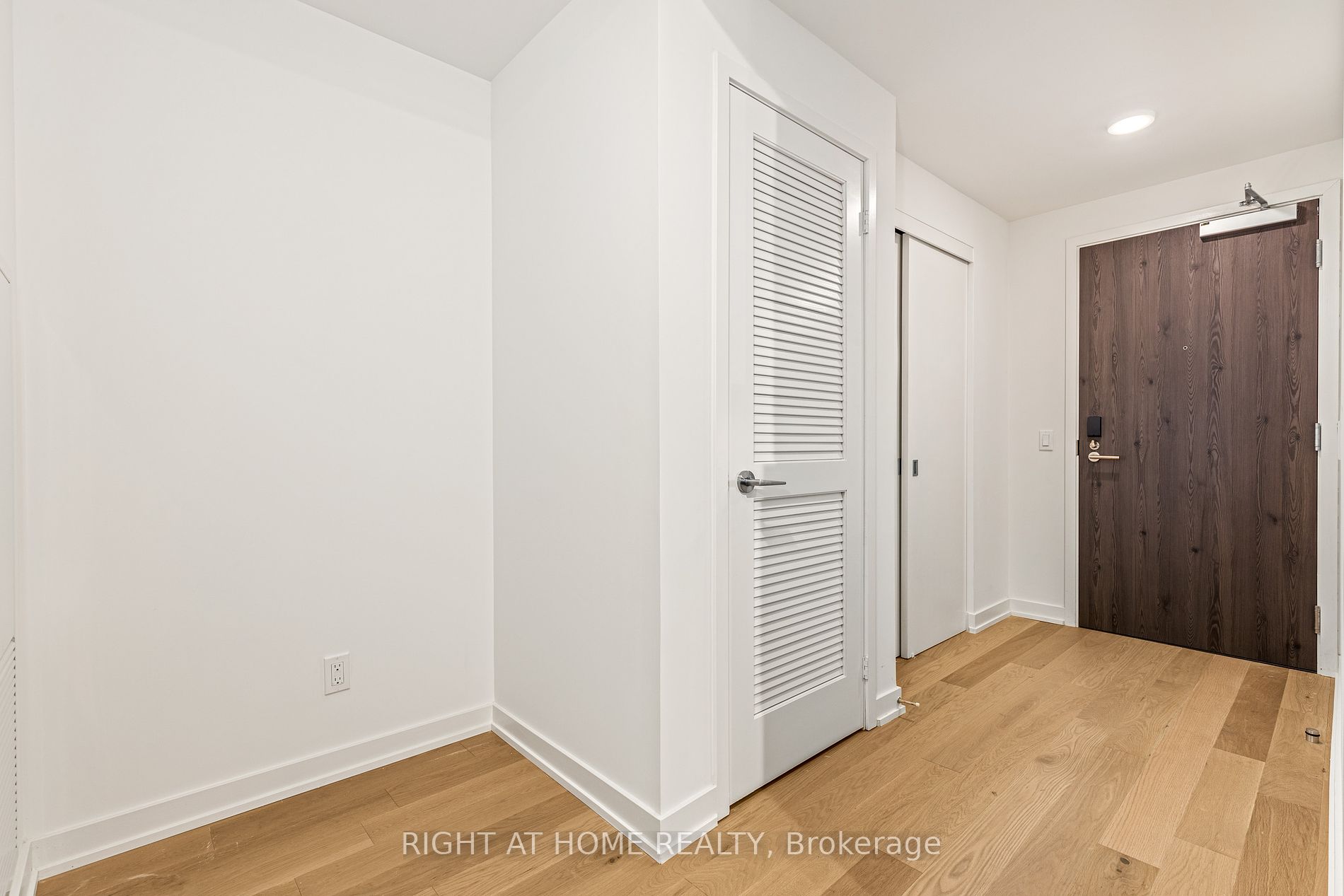 25 E Richmond St 315