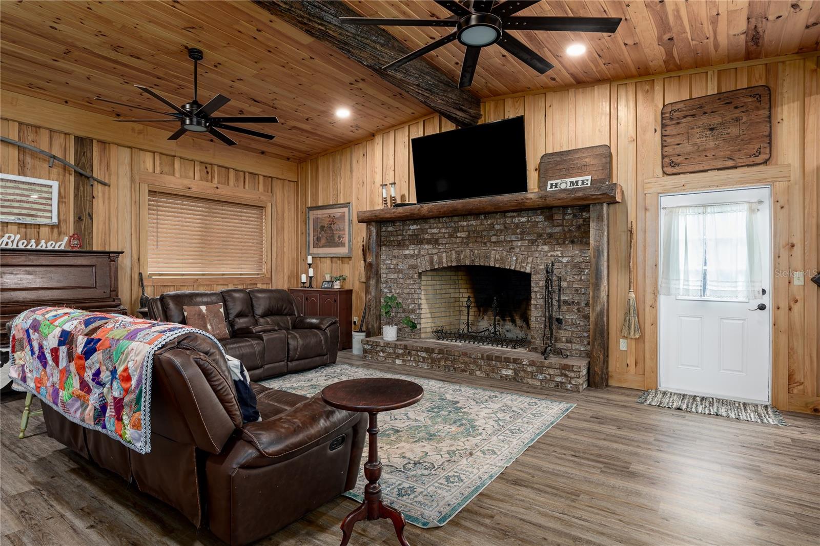 1126 & 1144 County Road 665