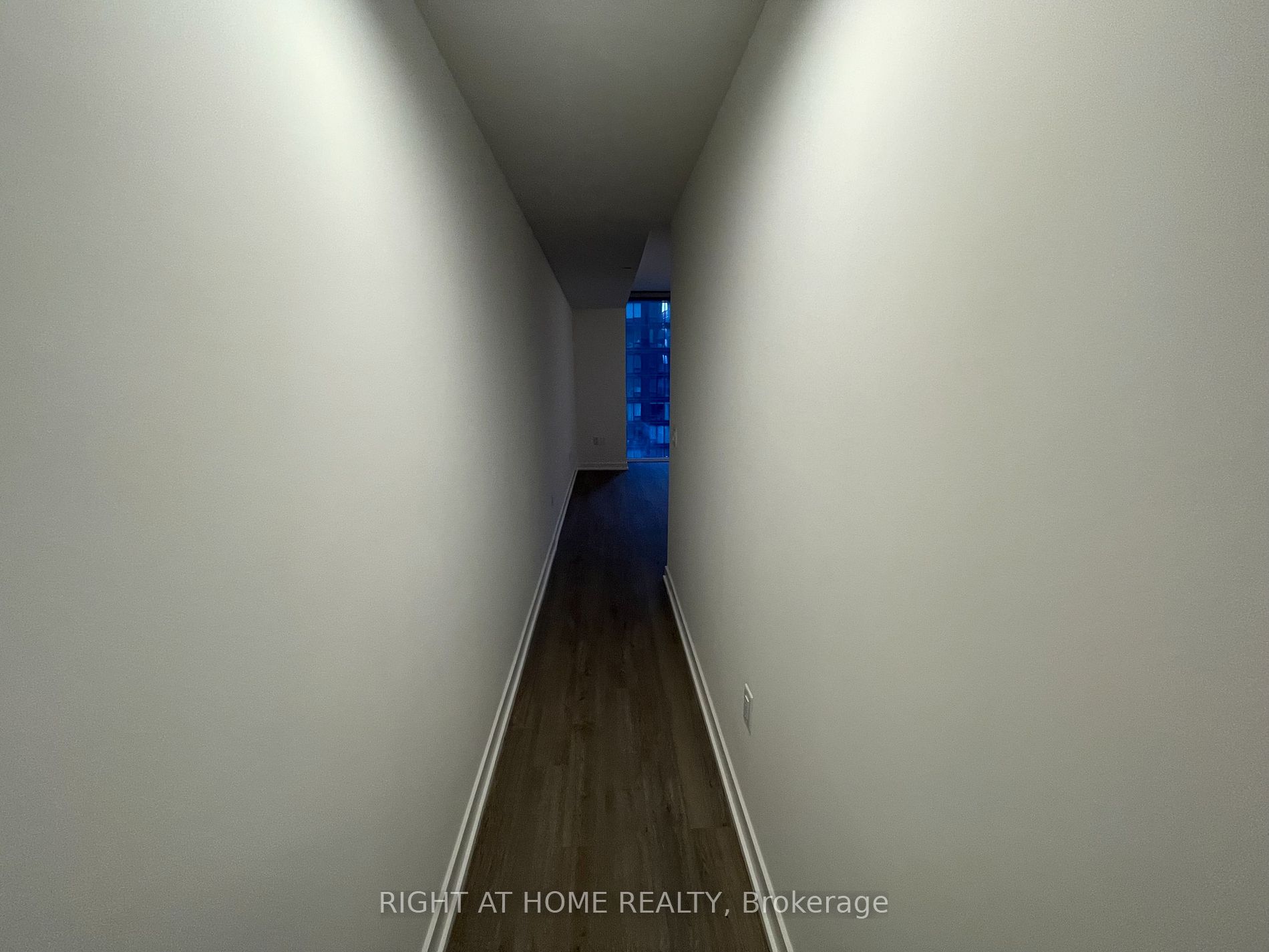 357 W King St 1105