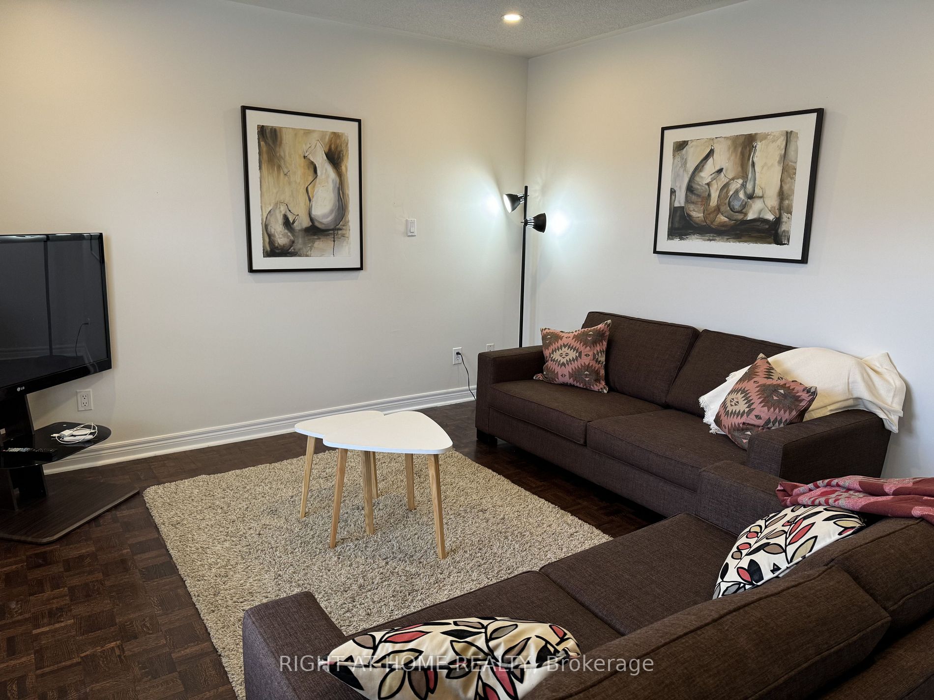 5276 Floral Hill Cres