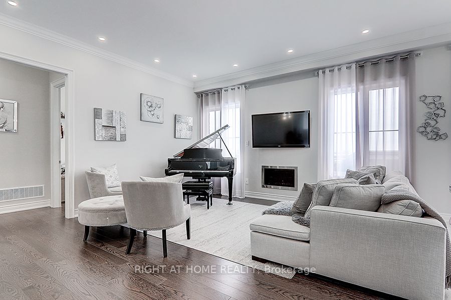 6 Ken Sinclair Cres