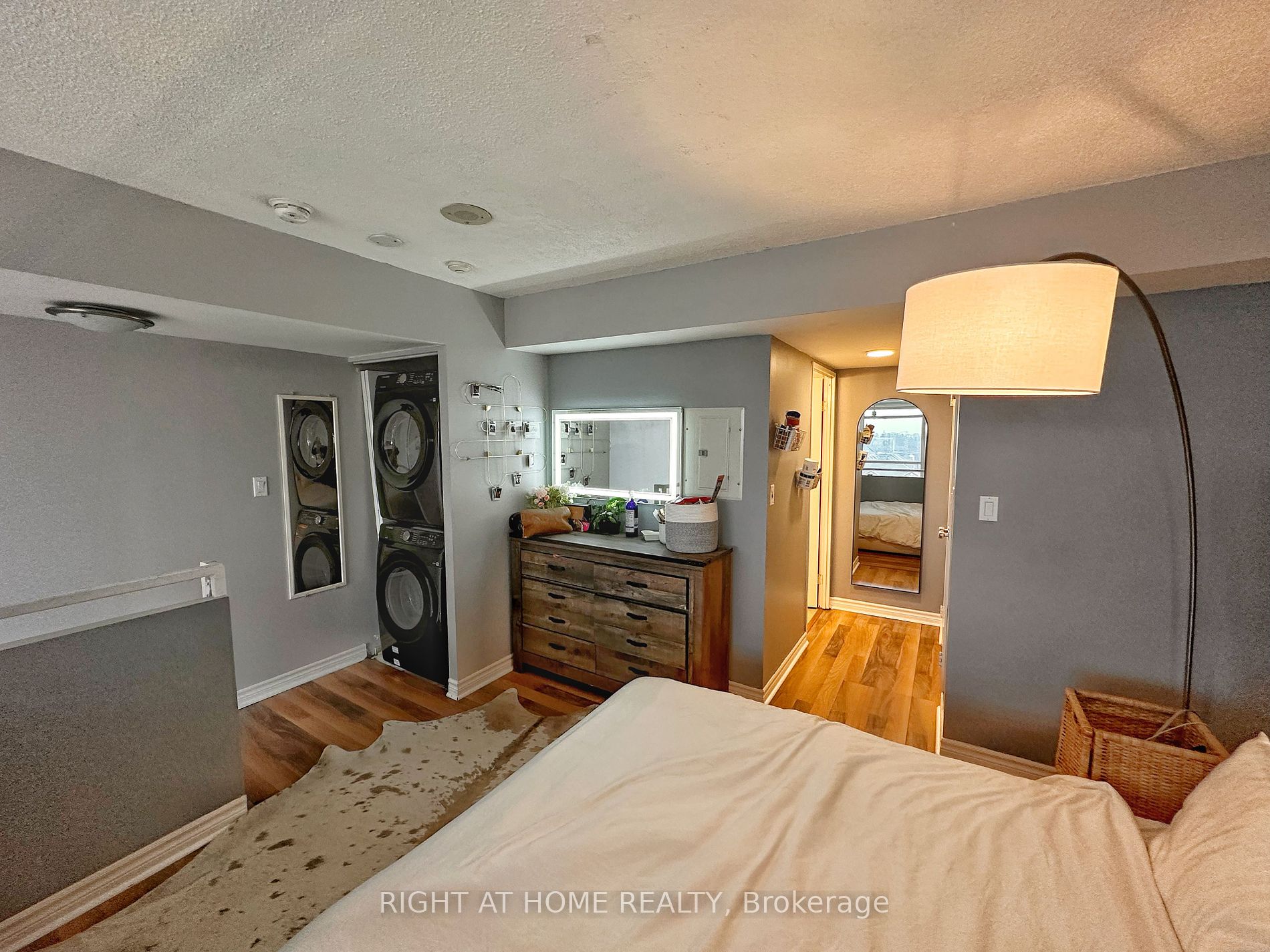 200 Manitoba St 424