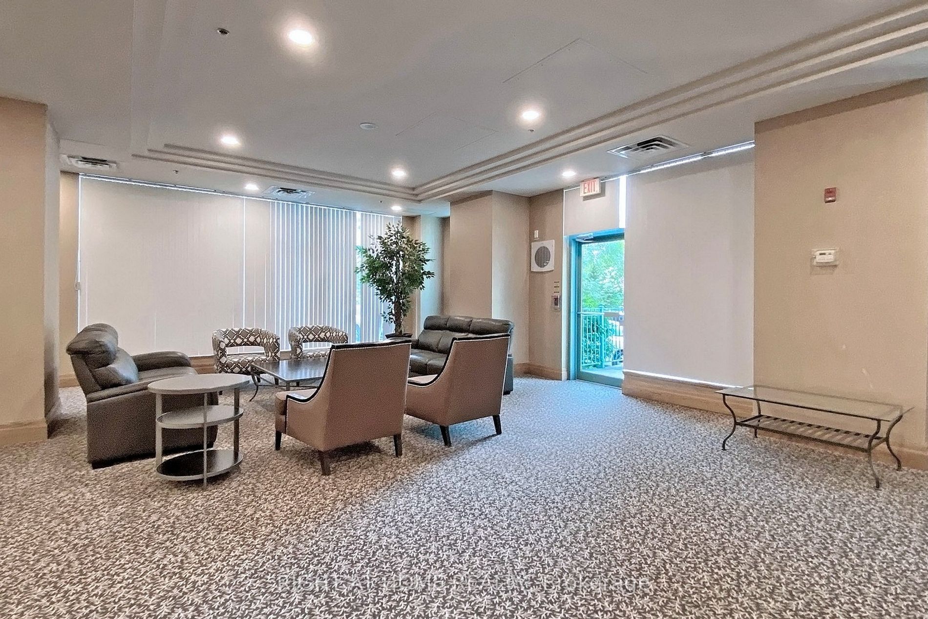 5500 Yonge St 1002
