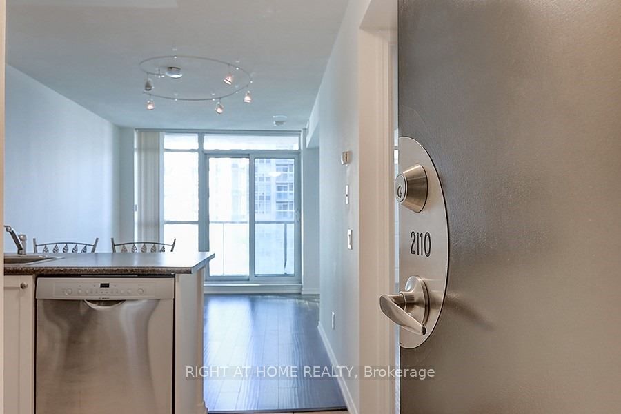 28 Harrison Garden Blvd 2110