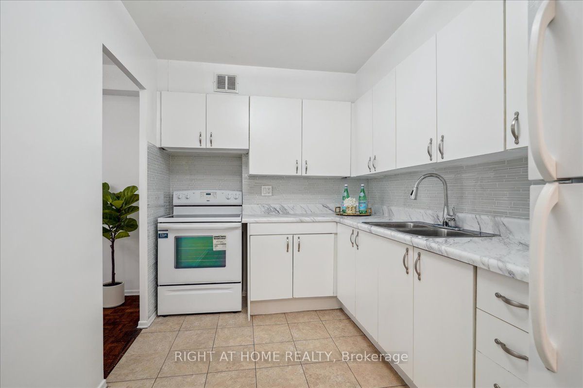 15 La Rose Ave 115