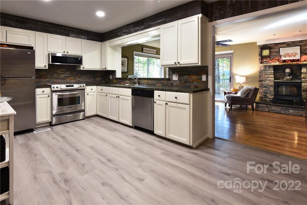 Property wrapper Lake Tillery Waterfront Properties Lynn Norman, The Lake Lady Lake