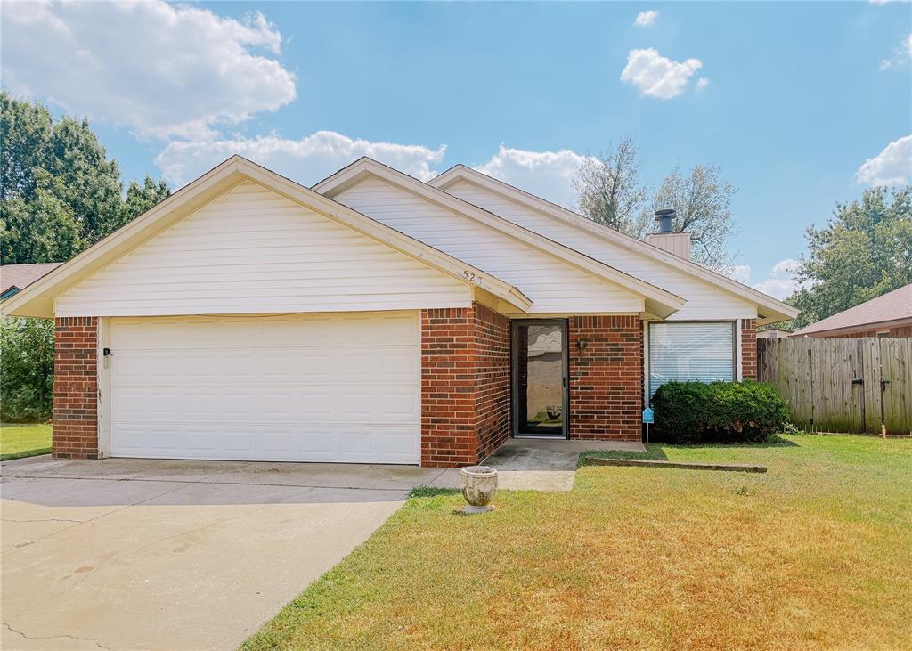 Located near S Fretz between 15th & Edmond Rd! This beautiful home features granite countertops, vaulted ceilings, a cozy fireplace, and a spacious backyard. Conveniently located near shopping, dining, schools, and major highways.3 Bedrooms | 2 Bathrooms | 2-Car Garage