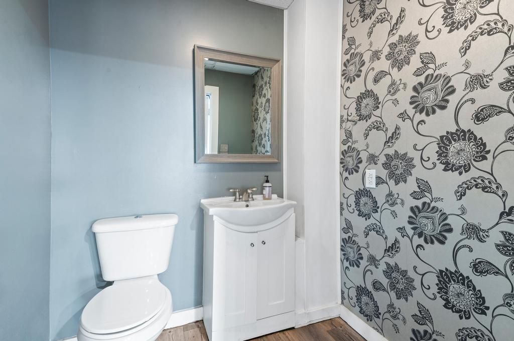 330 W Lamar Street 203