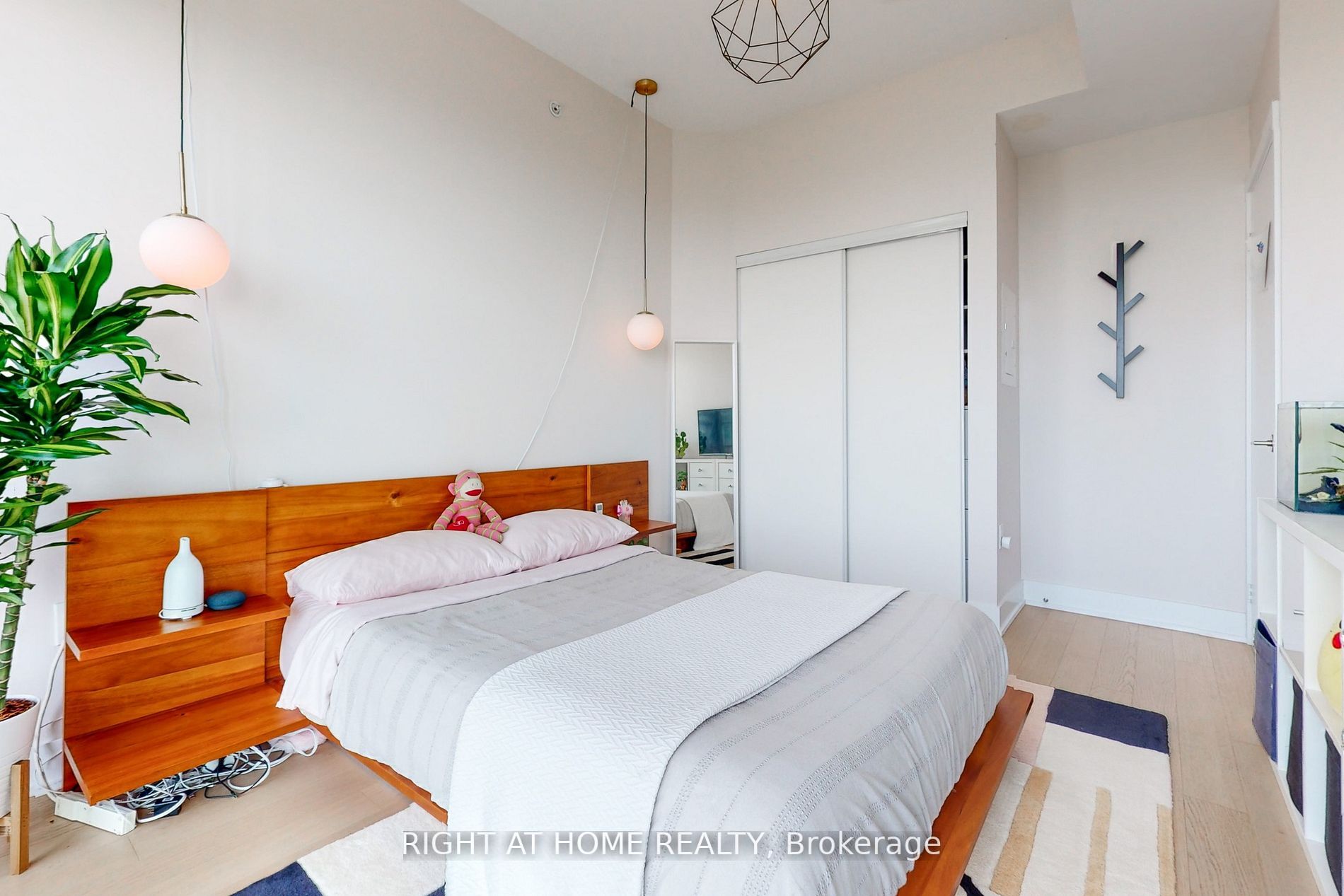 30 Shore Breeze Dr 1318