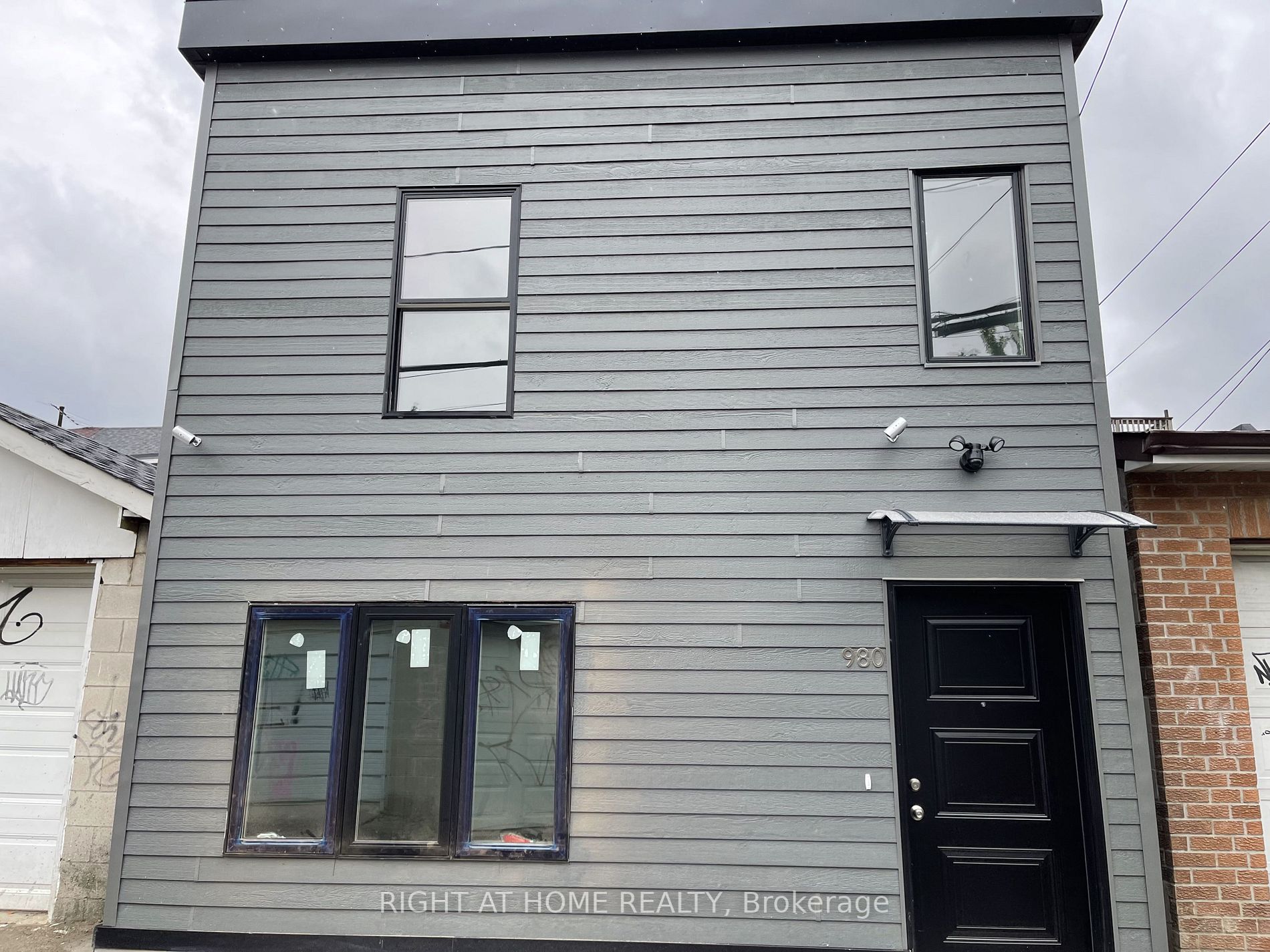 980 Ossington Ave Laneway